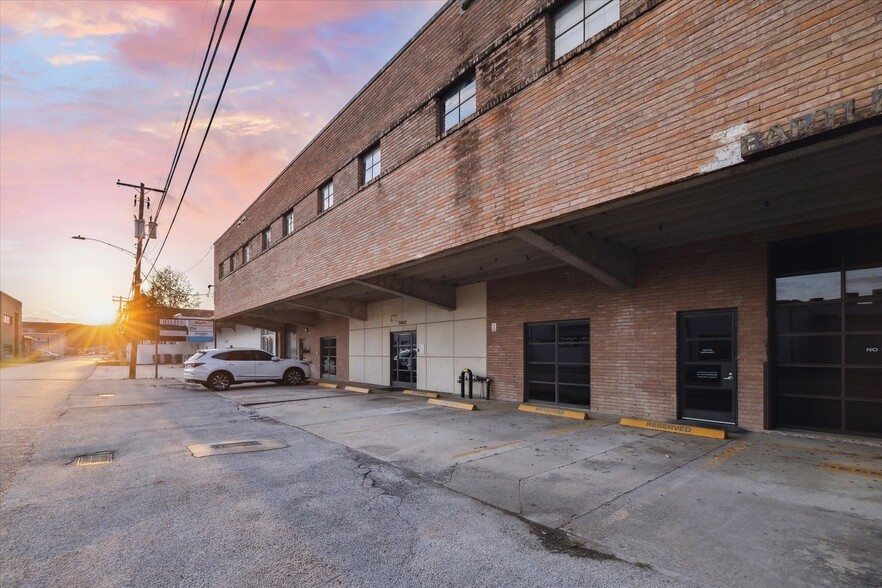 2422 Bartlett St, Houston, TX for lease - Building Photo - Image 3 of 26