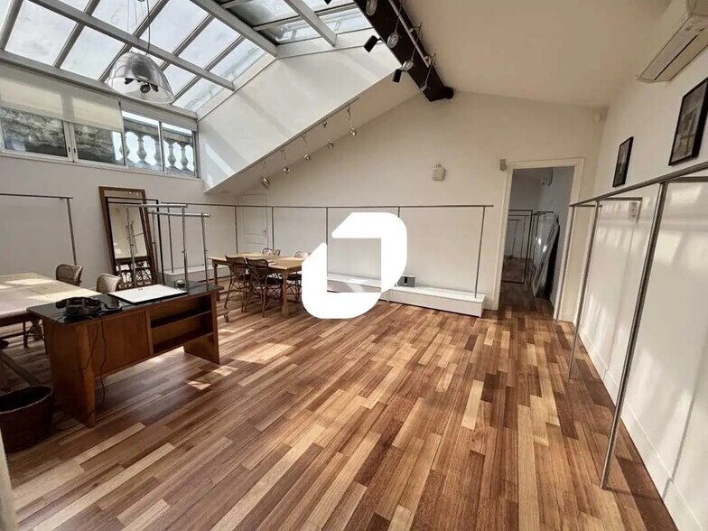 Office in Bordeaux for lease - Interior Photo - Image 2 of 10