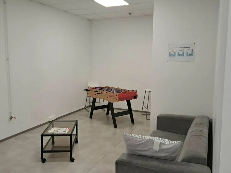 Office in Créteil for lease - Interior Photo - Image 2 of 3