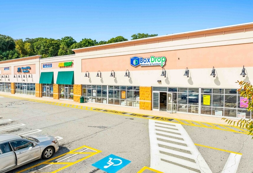 2020 Norwich New London Tpke, Montville, CT for lease - Building Photo - Image 3 of 7