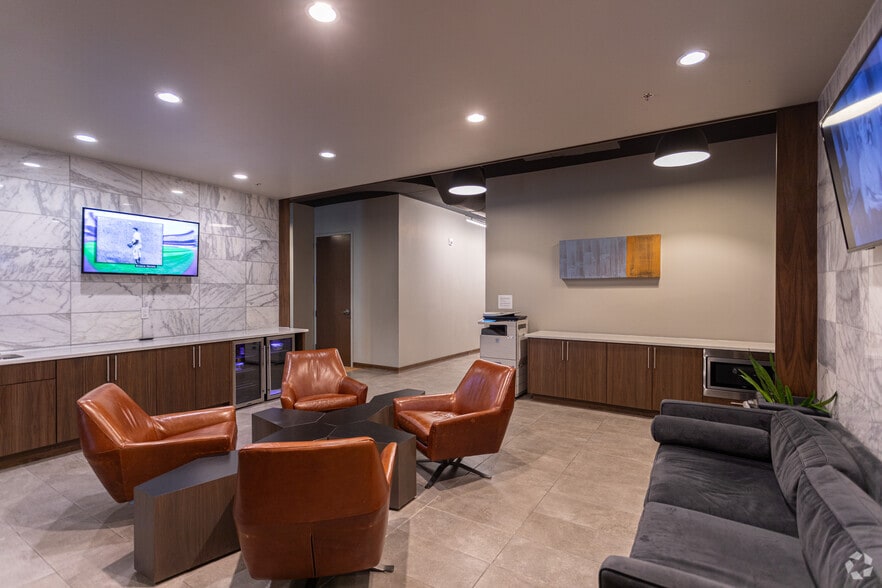 2901 W Bluegrass Blvd, Lehi, UT for lease - Interior Photo - Image 3 of 61