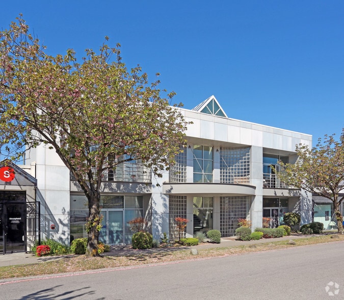 1737 W 3rd Ave, Vancouver, BC for lease - Building Photo - Image 2 of 6