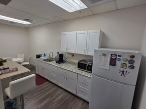 6404 Wilshire Blvd, Los Angeles, CA for lease Interior Photo- Image 2 of 12