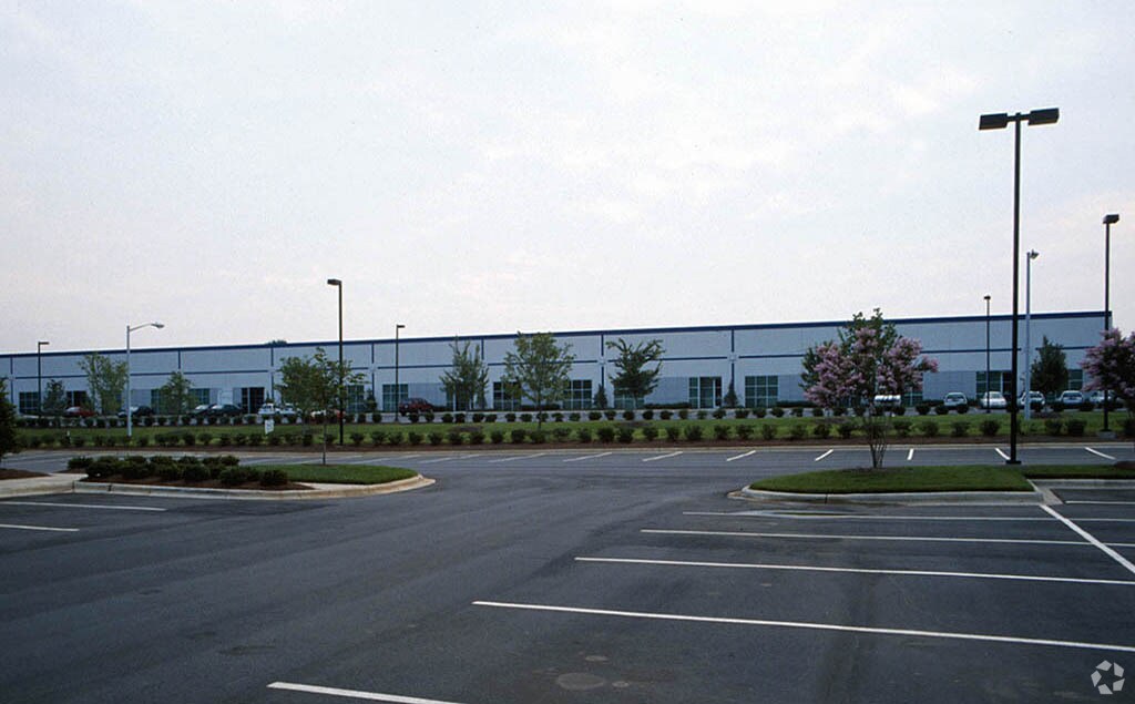 5040 Airport Center Pkwy, Charlotte, NC 28208 Property Record
