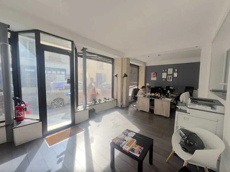 Retail in Paris for sale - Interior Photo - Image 3 of 11