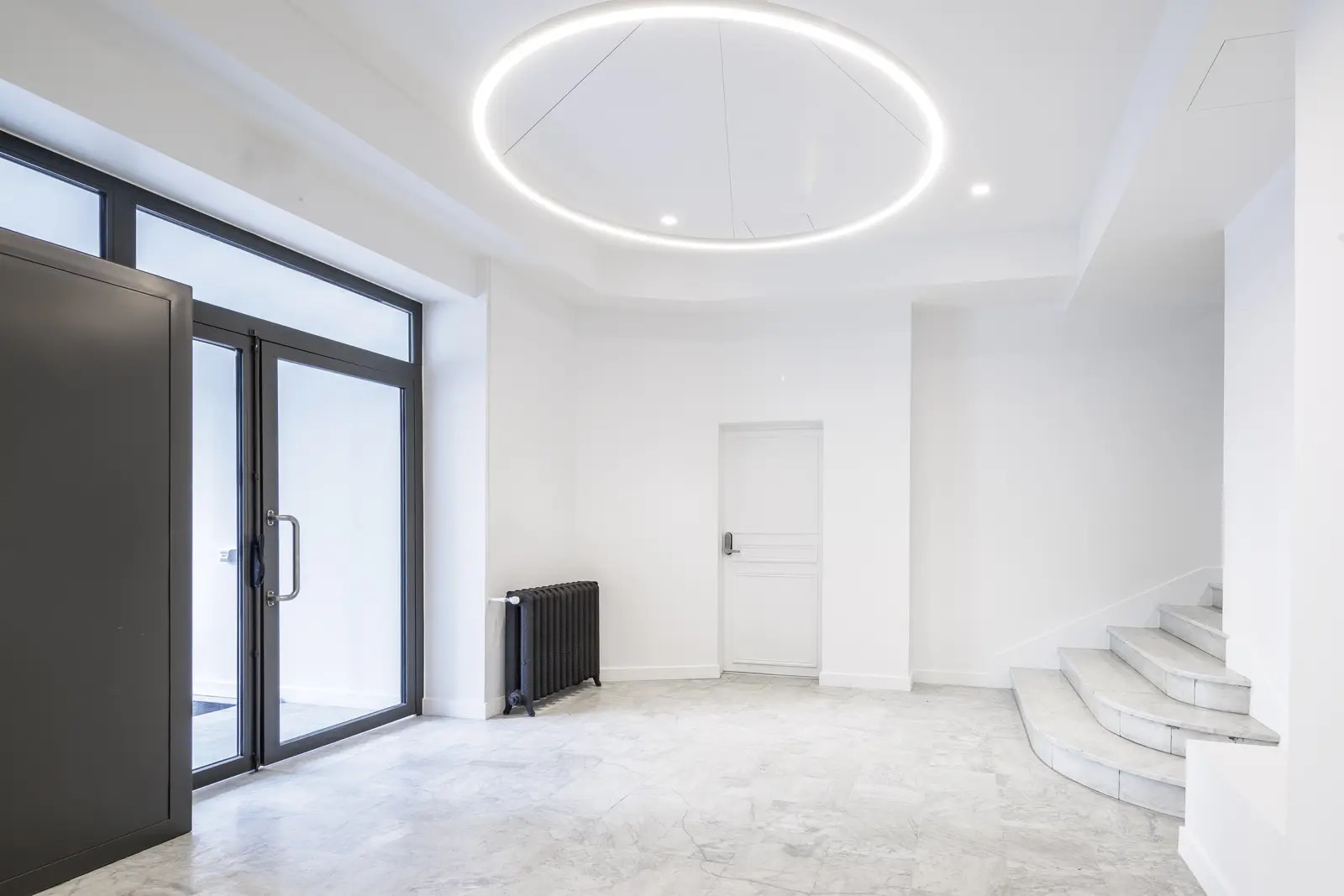 13 Place Kossuth, Paris for lease Interior Photo- Image 1 of 9