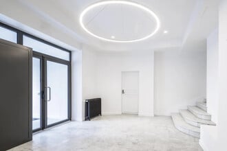 13 Place Kossuth, Paris for lease Interior Photo- Image 1 of 9