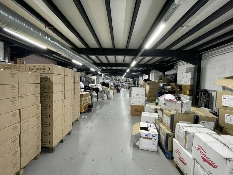 Flex in Pantin for sale - Building Photo - Image 3 of 6