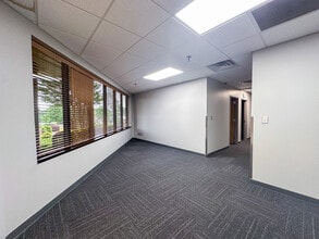 315 Wynn Dr NW, Huntsville, AL for lease Interior Photo- Image 2 of 15