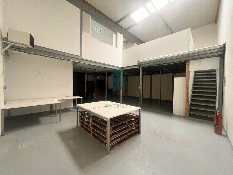 Flex in Eaubonne for lease - Building Photo - Image 1 of 8