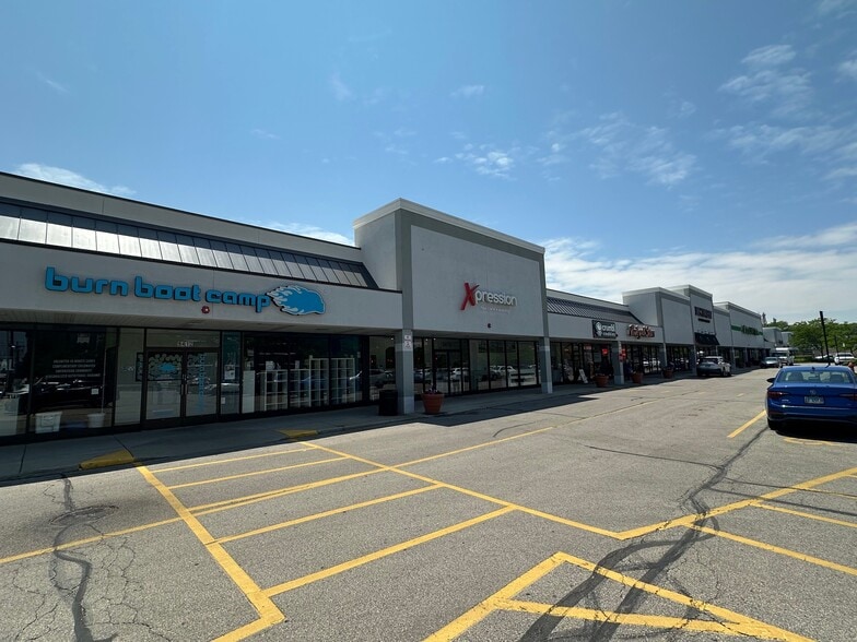 9410-9466 Skokie Blvd, Skokie, IL for lease - Building Photo - Image 3 of 6