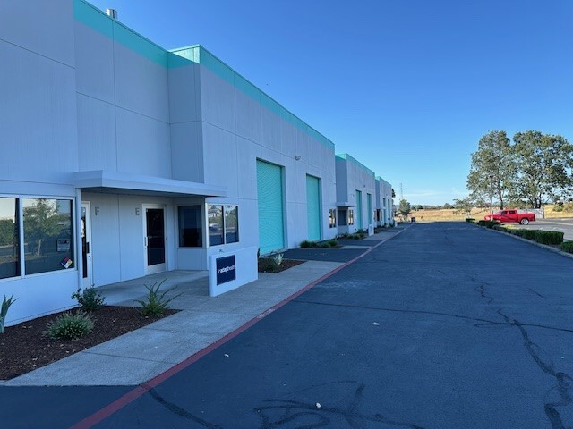 541 Business Park Dr, Medford, OR for sale - Building Photo - Image 1 of 1