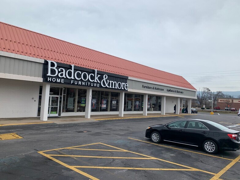 1301-1327 W Broad St, Waynesboro, VA for sale - Building Photo - Image 1 of 1