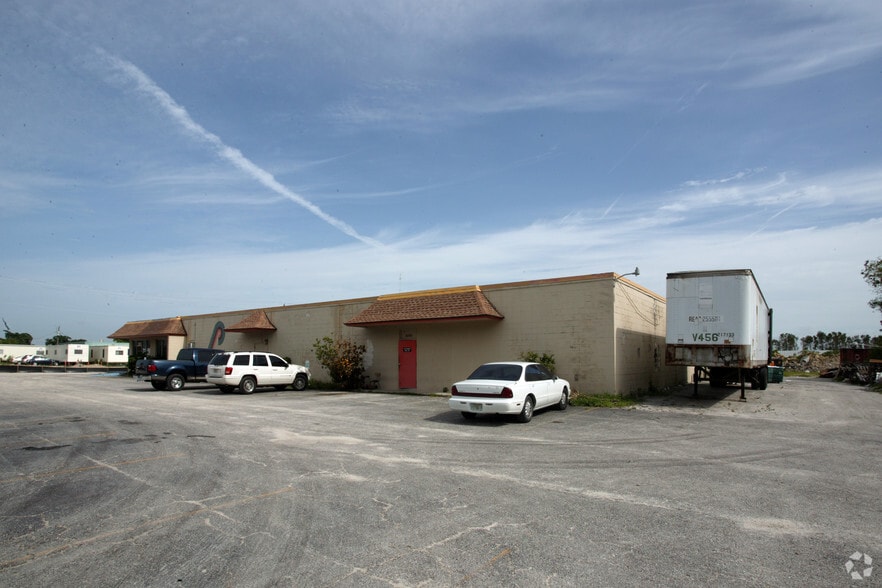 3601 Hanson St, Fort Myers, FL for lease - Building Photo - Image 2 of 8