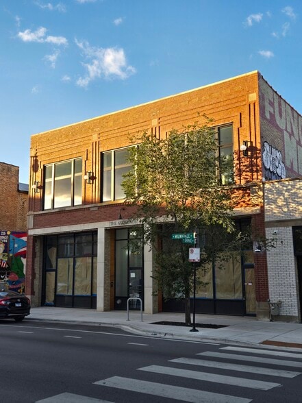 2909 N Milwaukee Ave, Chicago, IL for lease - Building Photo - Image 2 of 10