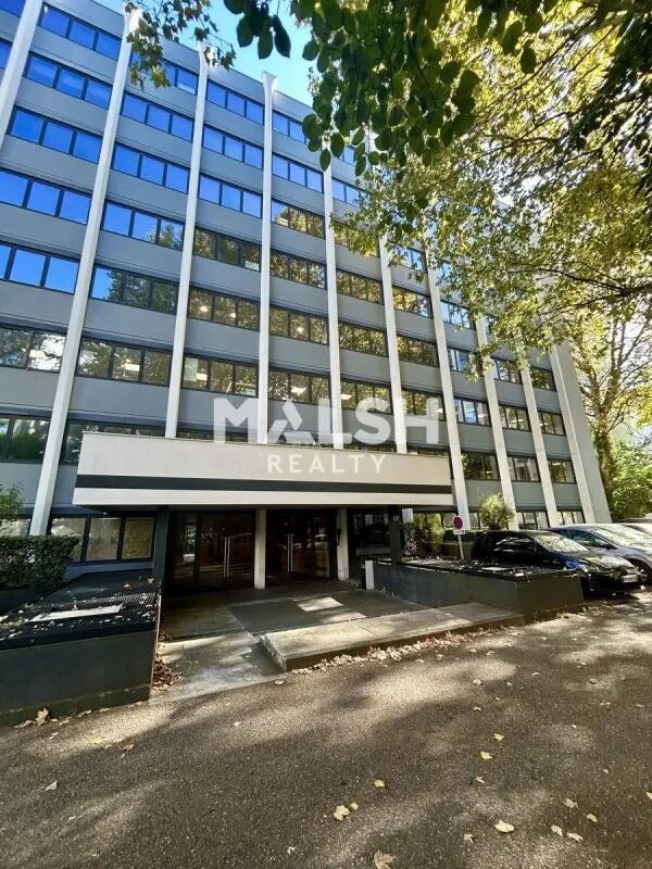 Office in Villeurbanne for sale Building Photo- Image 1 of 8