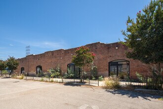 2159 Bay St, Los Angeles, CA for lease Interior Photo- Image 2 of 14