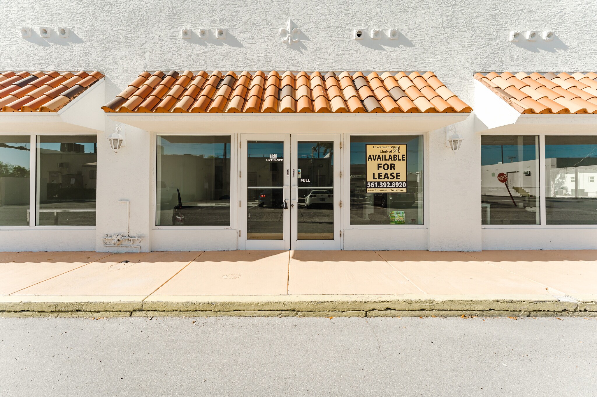 131 E Hillsboro Ct, Deerfield Beach, FL for lease Building Photo- Image 1 of 13