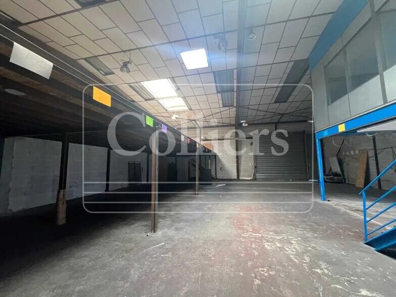 Office in Vitrolles for lease - Interior Photo - Image 2 of 5