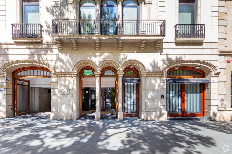 Office in Barcelona, Barcelona for lease - Building Photo - Image 2 of 4