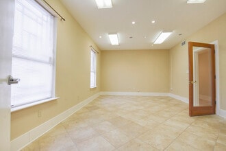 4641 Fairfield St, Metairie, LA for lease Interior Photo- Image 2 of 13