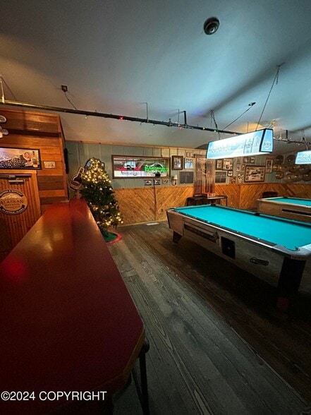 200 Chief John Lott St, Petersburg, AK for sale - Interior Photo - Image 2 of 30