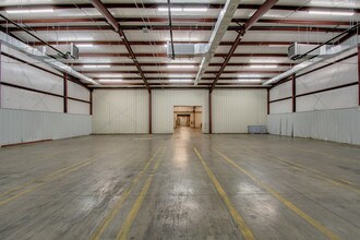 1212 S Clay St, Ennis, TX for sale Interior Photo- Image 1 of 6