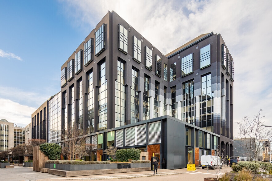 2 Clove Cres, London for lease - Building Photo - Image 1 of 23