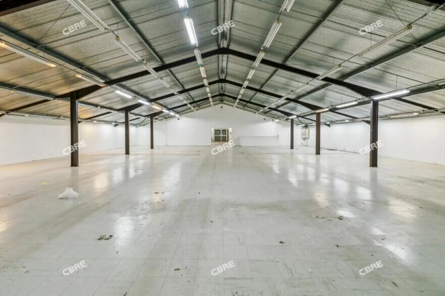 Flex in Septeuil for sale - Interior Photo - Image 1 of 10