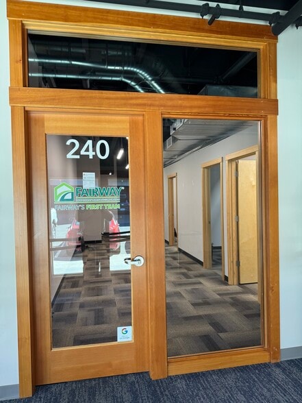 202 E Historic Columbia River Hwy, Troutdale, OR for lease - Building Photo - Image 3 of 12