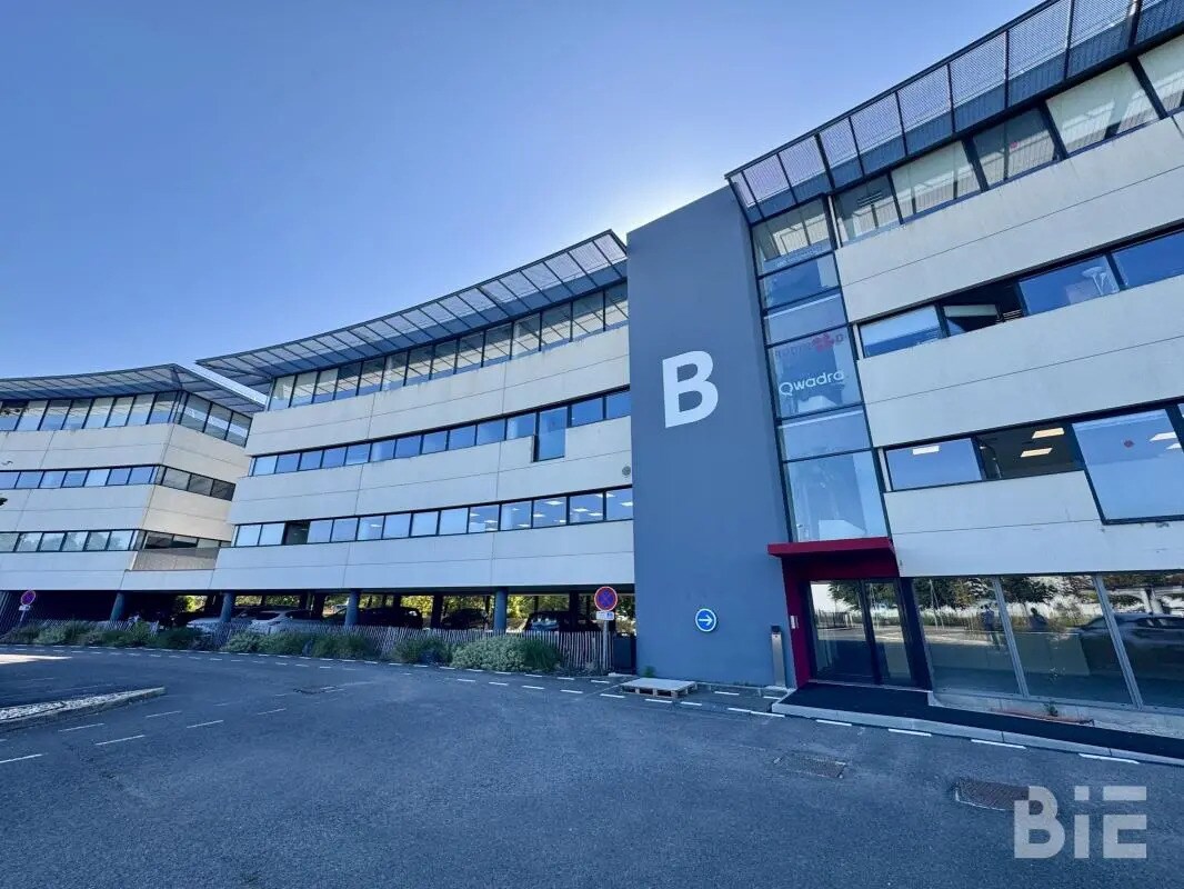 Office in Mérignac for lease Building Photo- Image 1 of 17