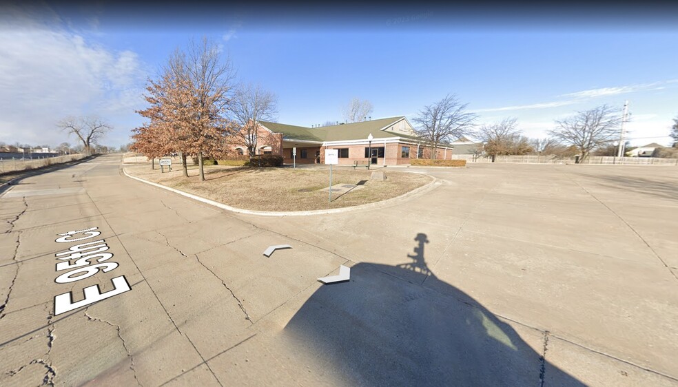 9423 E 95th Ct, Tulsa, OK for lease - Building Photo - Image 2 of 4