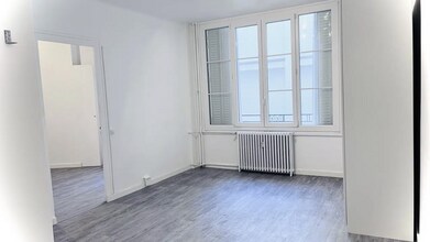 Office in Paris for lease Interior Photo- Image 2 of 8