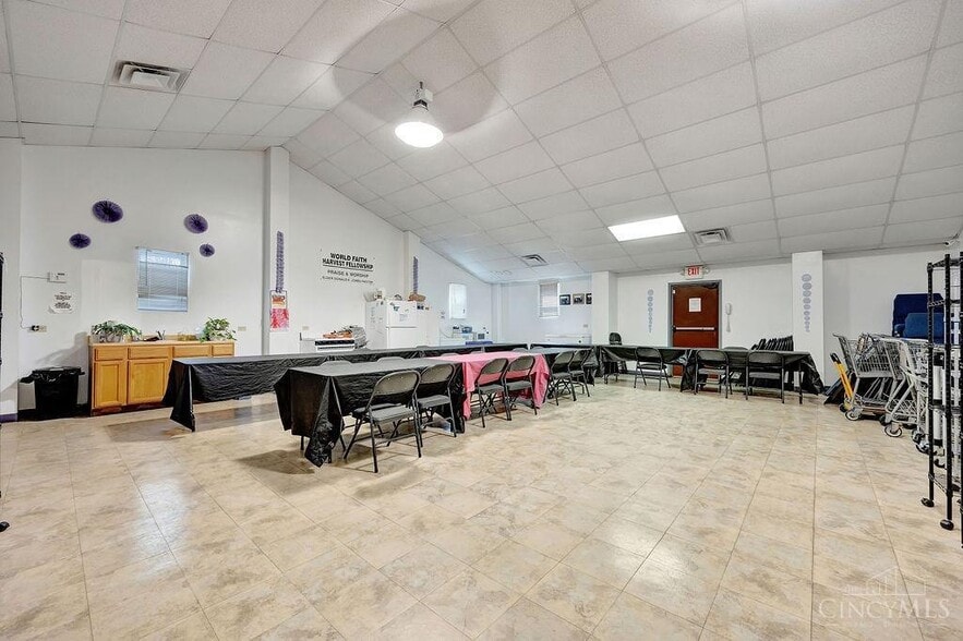 10456 Pippin Rd, Cincinnati, OH for sale - Building Photo - Image 2 of 30