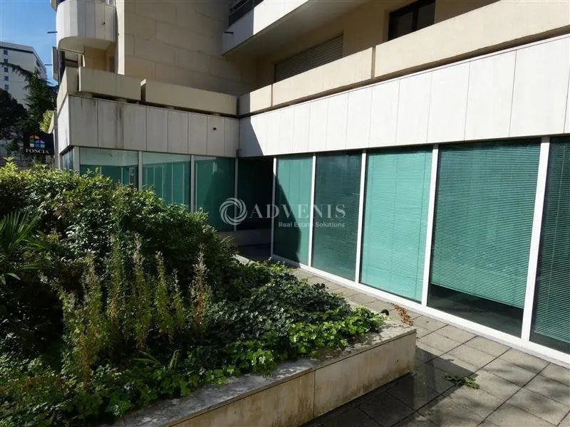 Office in Suresnes for lease Building Photo- Image 1 of 10
