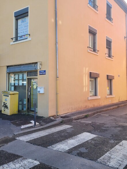 24 Place Des Maisons Neuves, Villeurbanne for lease - Building Photo - Image 3 of 7