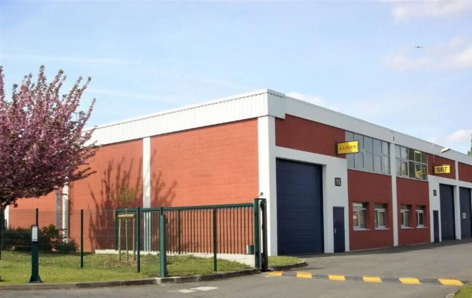 Flex in Villepinte for lease - Building Photo - Image 3 of 3