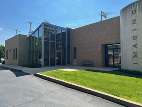 11 N Roselle Rd, Roselle, IL for lease Building Photo- Image 1 of 6