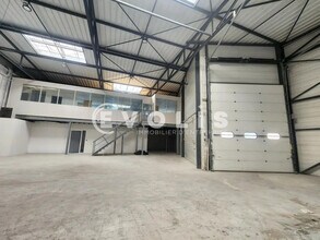 36 Rue Champ Dolin, Saint-Priest for lease Interior Photo- Image 2 of 13