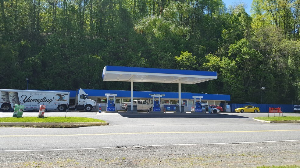 812 S Main St, Galax, VA 24333