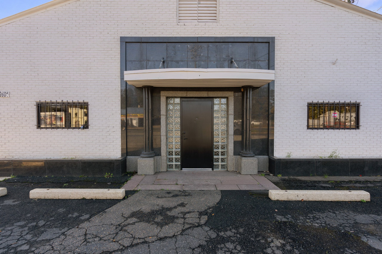 2601 Wilkinson Blvd, Charlotte, NC for lease Building Photo- Image 1 of 21