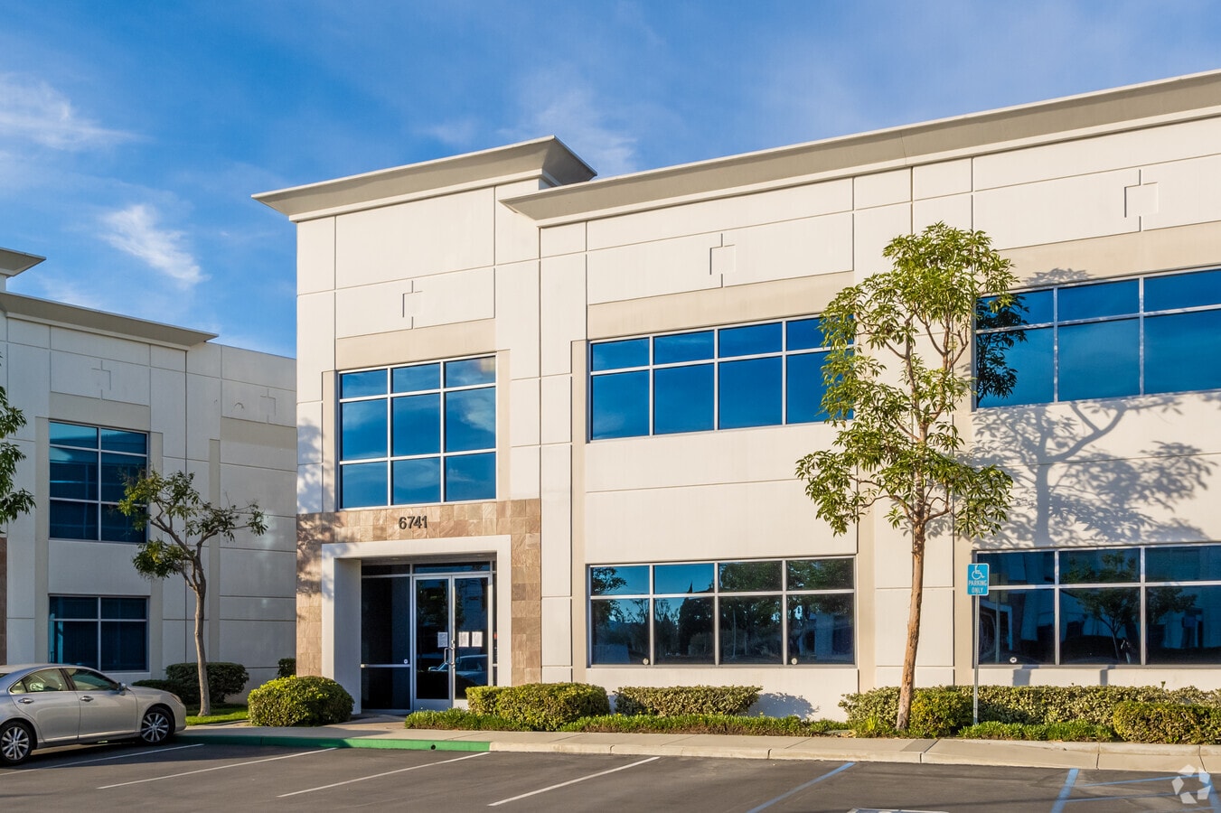 6741 Katella Ave, Cypress, CA 90630