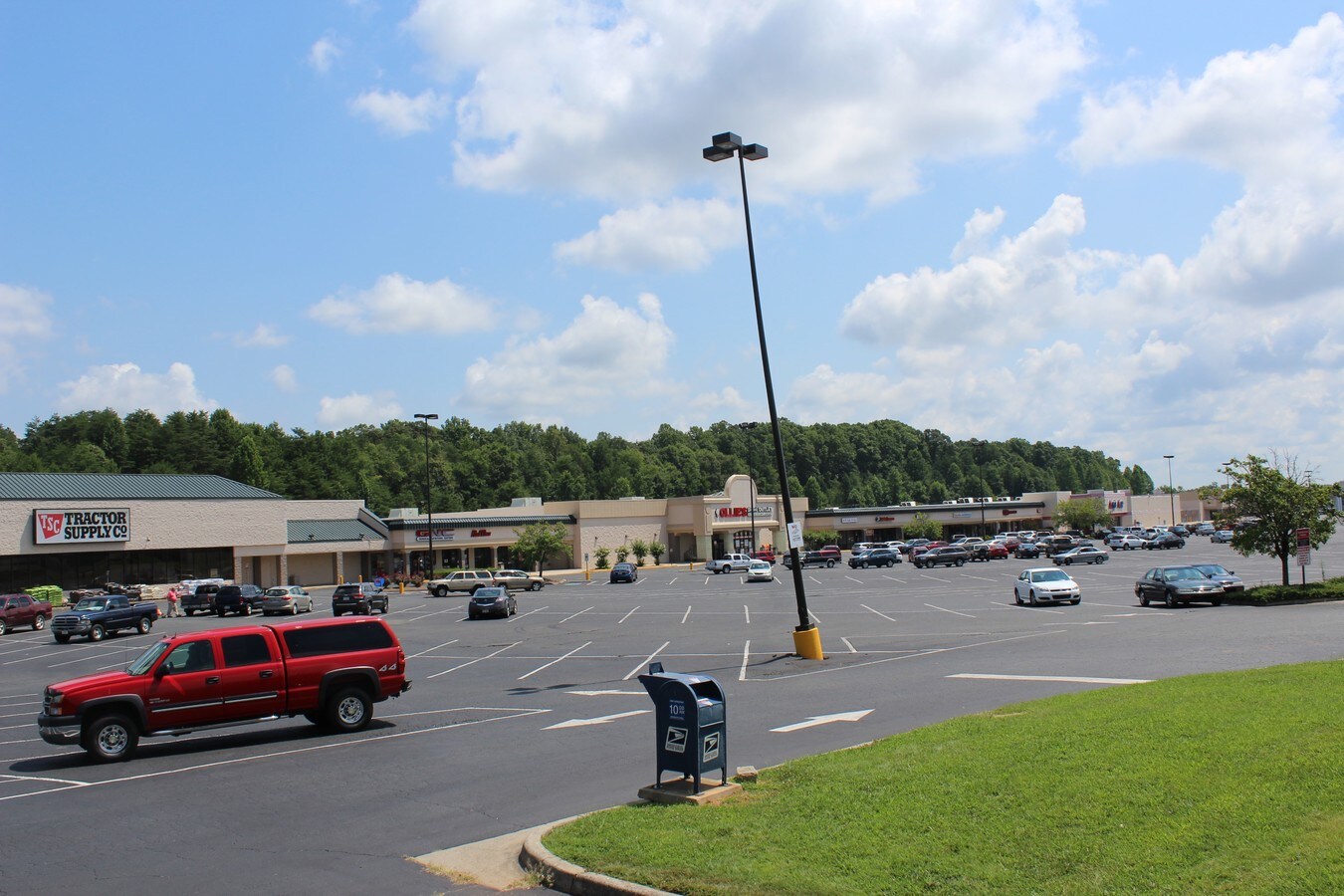 1230 Fairview Dr, Lexington, NC 27292