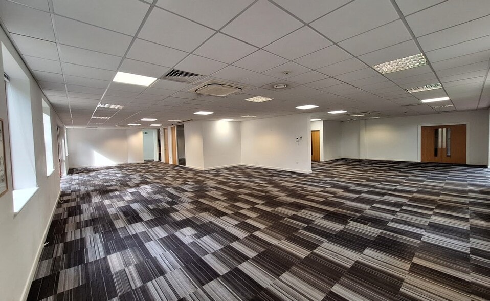 Blackbrook Park Ave, Taunton for lease - Interior Photo - Image 2 of 7