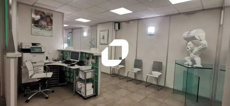 Retail in Paris for lease - Interior Photo - Image 3 of 8