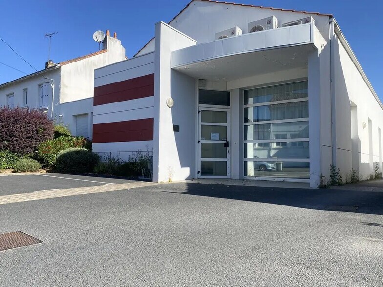Office in Rezé for lease - Building Photo - Image 1 of 5