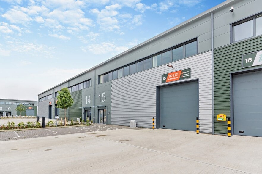 College Rd, Aylesbury for lease - Building Photo - Image 3 of 5