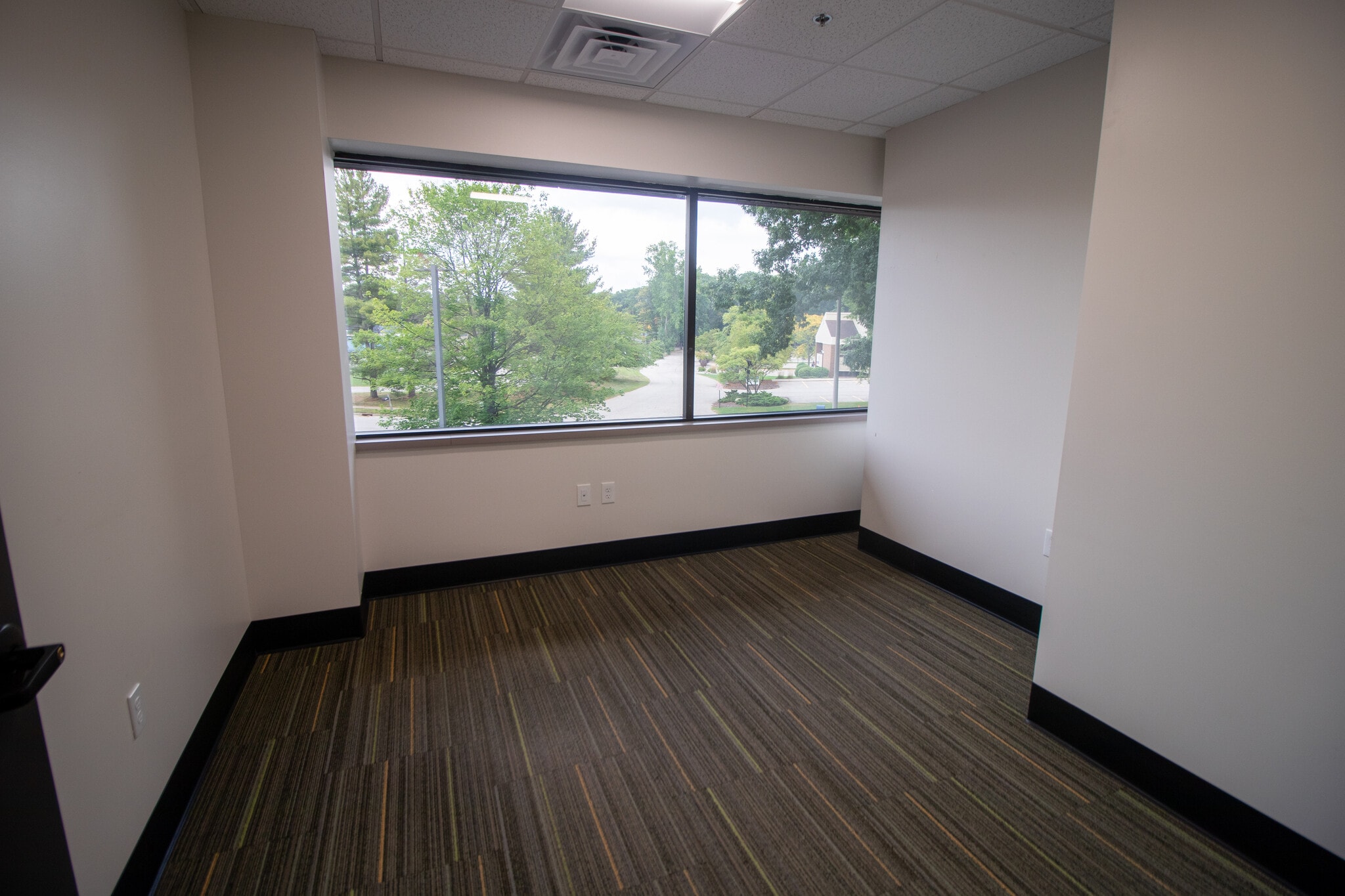 1850 44th St SW, Grand Rapids, MI for lease Interior Photo- Image 1 of 3