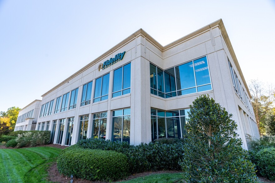 11720 Amberpark Dr, Alpharetta, GA for lease - Building Photo - Image 2 of 23