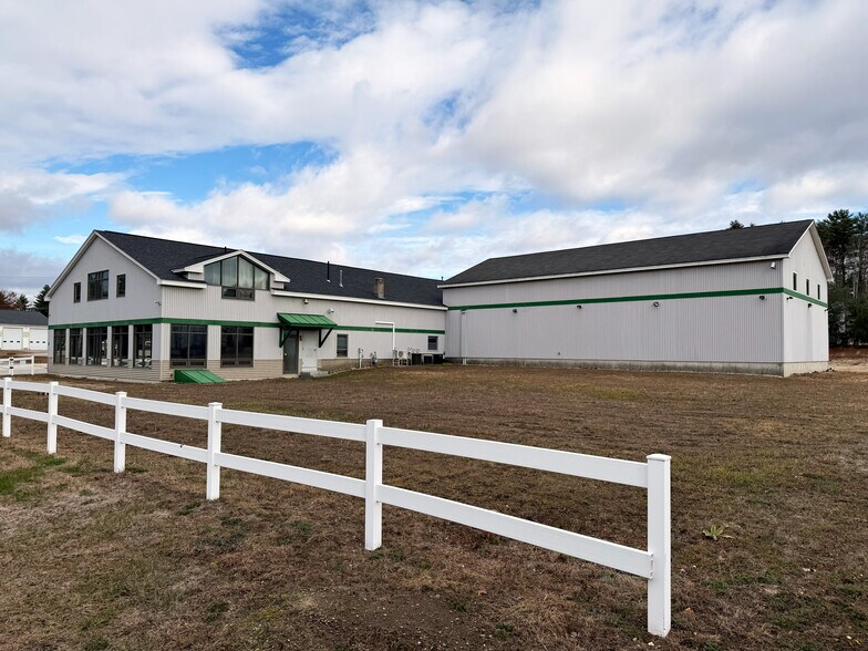 149 Sheep Davis Rd, Pembroke, NH for sale - Building Photo - Image 2 of 8